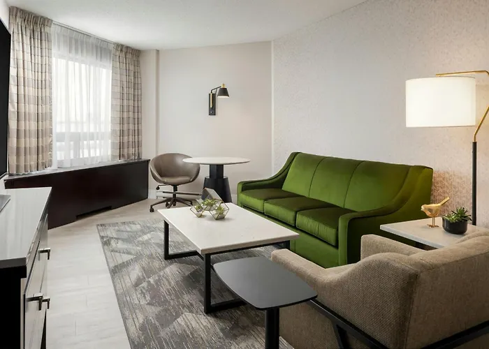 Sheraton Montreal Airport Hotel