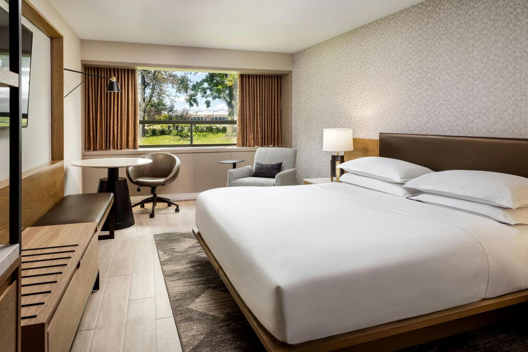 Hotel Sheraton Montreal Airport 4*