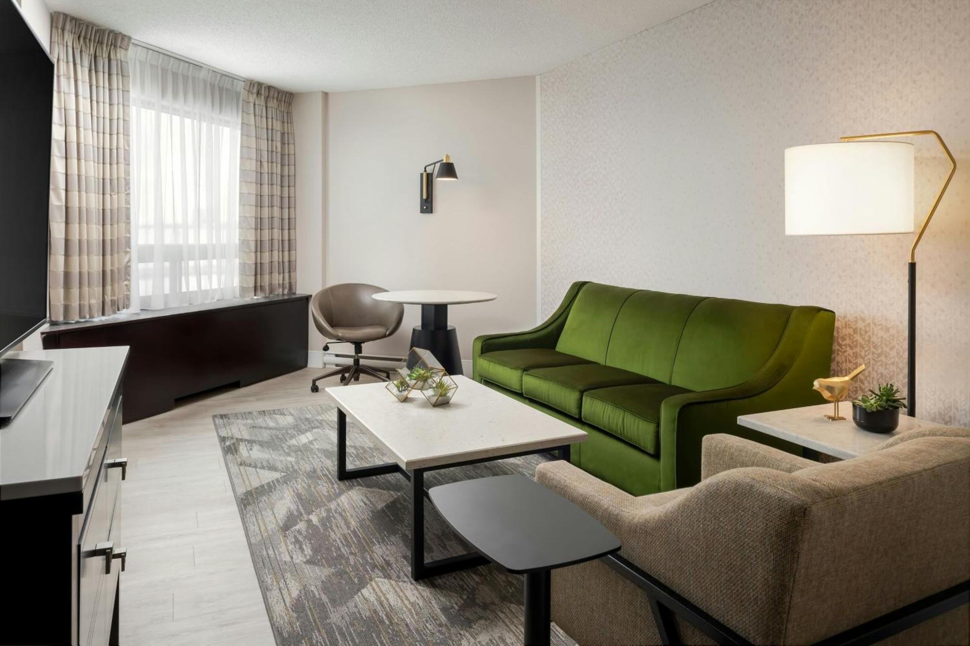 Hotel Sheraton Montreal Airport 4*