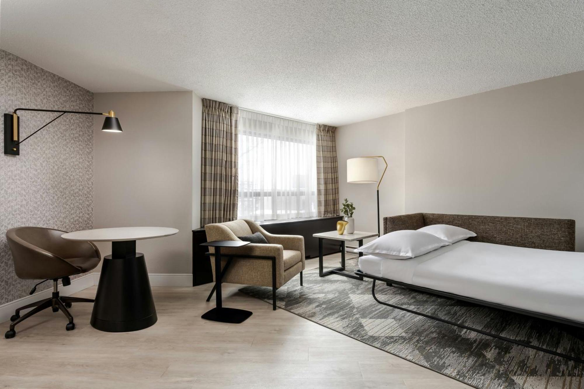 Sheraton Montreal Airport 4*