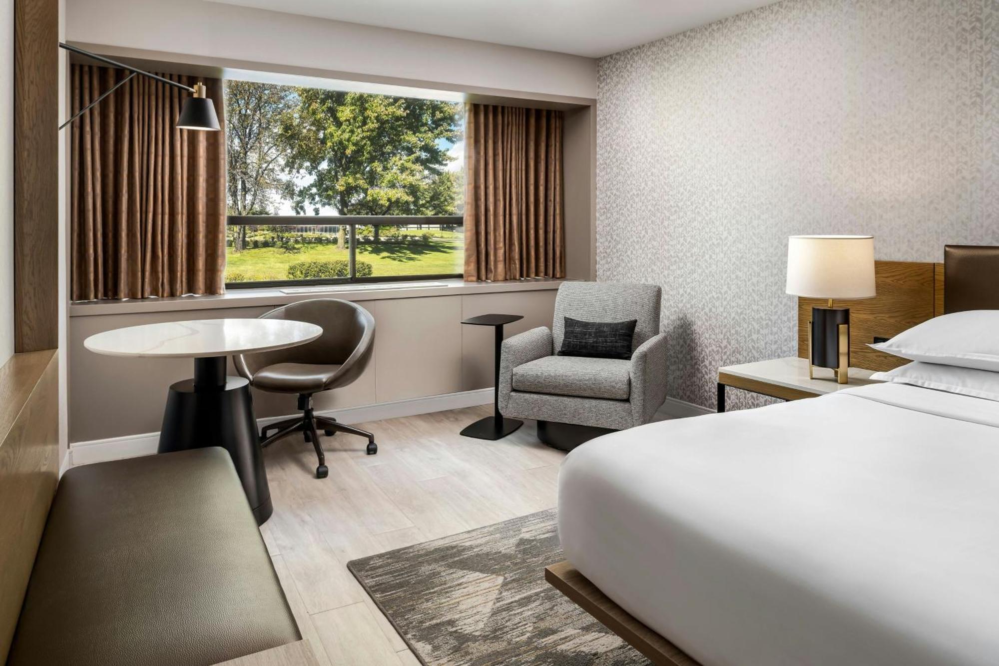 Hotel Sheraton Montreal Airport 4*